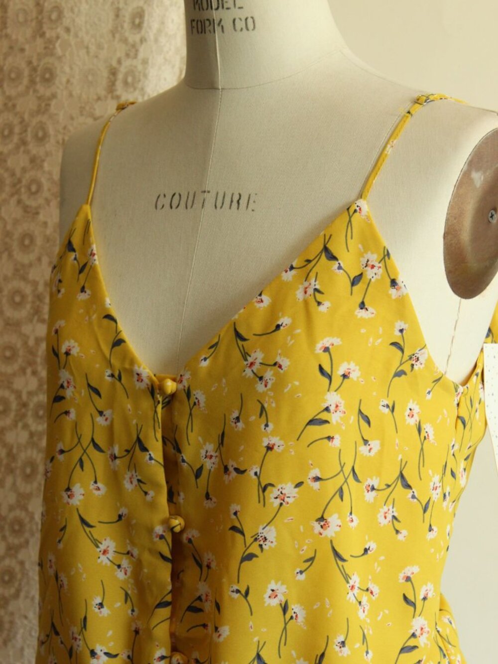 Sienna Sky Womens Top, NWT, Size Medium, Yellow Floral Tie-Front Sleeveless, - Picture 9 of 12